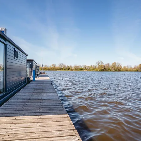 Дом отдыха Houseboat *