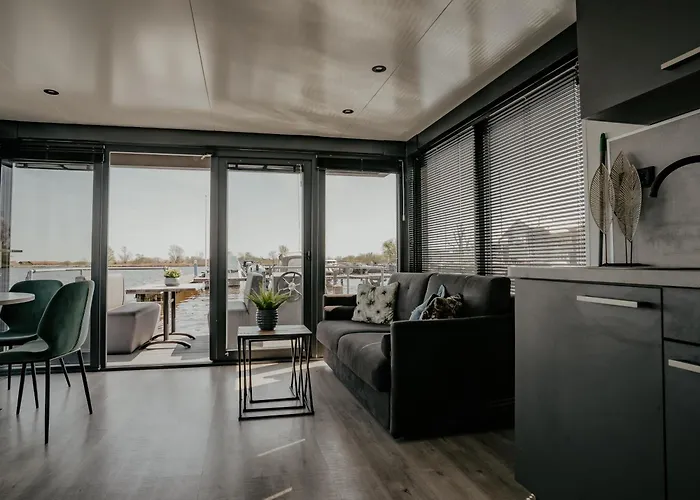 Houseboat Feriehus *