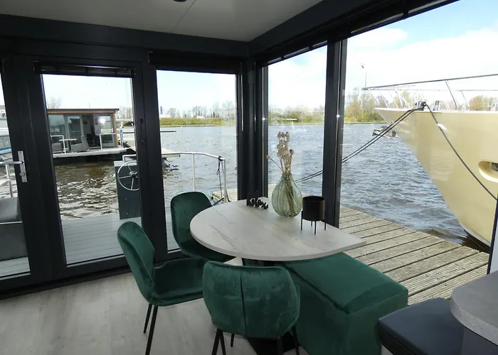 Houseboat Feriehus
