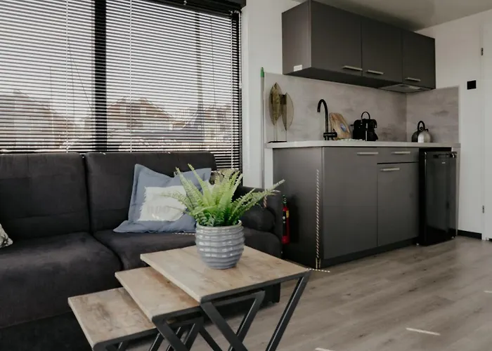 Houseboat Feriehus Uitgeest