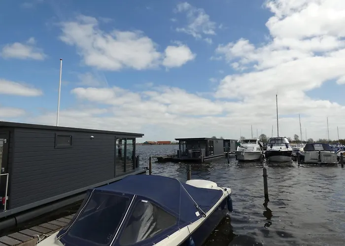 Houseboat Feriehus *