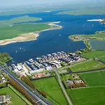 Houseboat * Uitgeest
