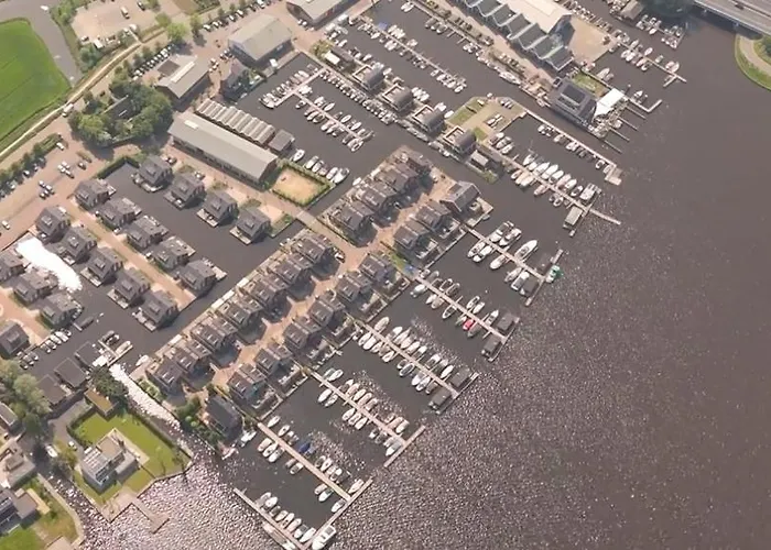 Houseboat * Uitgeest